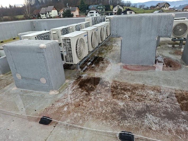 Ravne strehe, hidroizolacija in sončna elektrarna: sodobni izzivi in nujni preventivni ukrepi